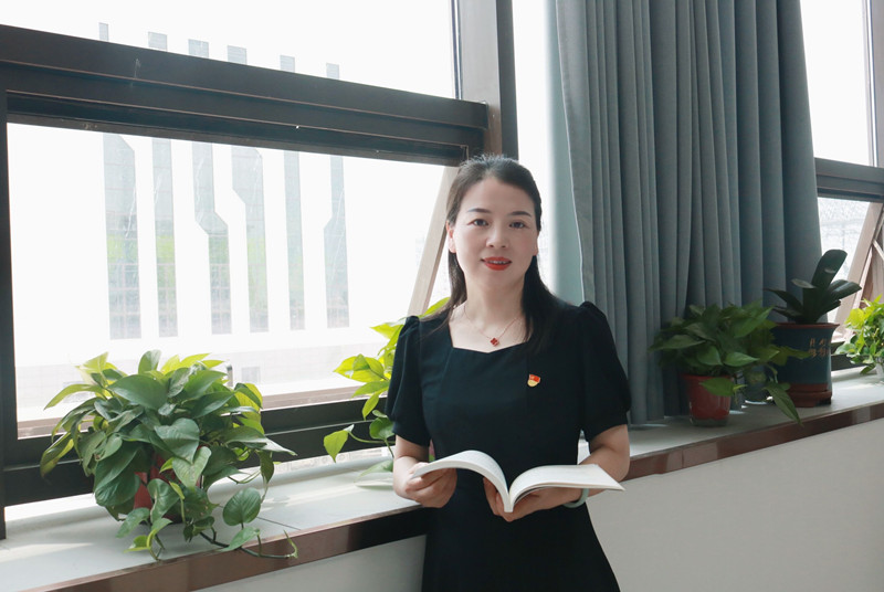 091244-194638.jpg 周花 先進工作者_副本.jpg